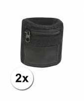 2x zwarte zweetbandjes met zakje carnavalskleding